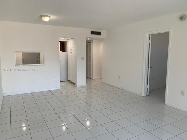 Foto del edificio - 2859 Leonard Dr