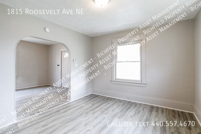 Building Photo - 1815 Roosevelt Ave NE