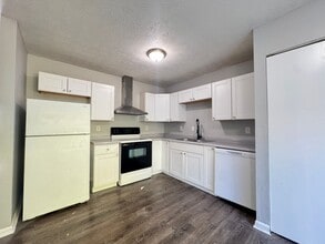 Building Photo - 531 Toner St