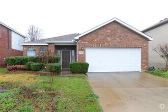 Building Photo - 12661 Oakwood Cir