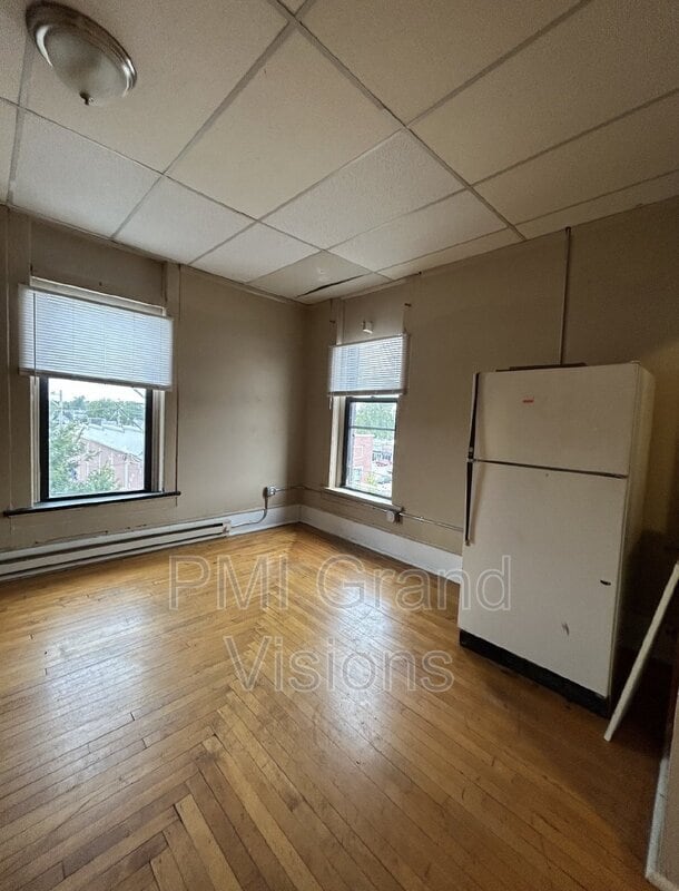 Building Photo - 601 Monroe Ave