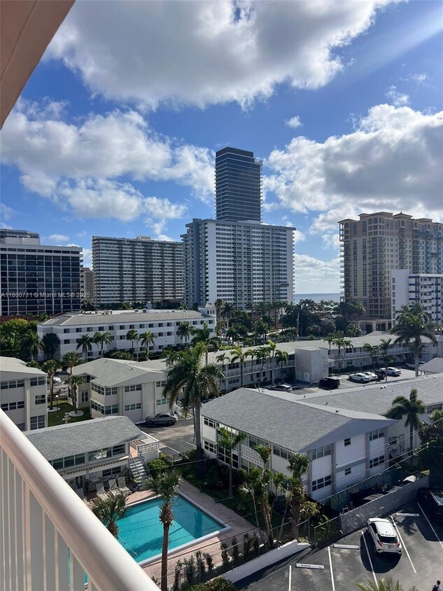 Primary Photo - 3161 S Ocean Dr