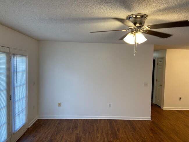 Foto del edificio - 501 Pelham Square Way