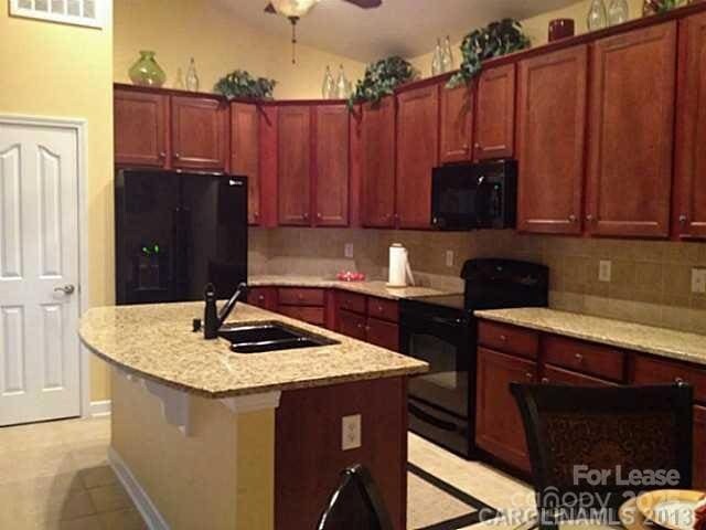 Building Photo - 9806 Sky Vista Dr