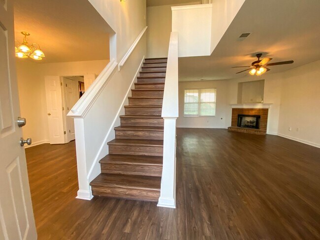 Foto del edificio - 4 bed 2.5 bath in Cordova near Houston Lev...