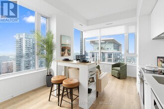 Building Photo - 101 Roehampton Ave