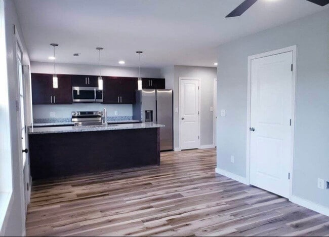 Building Photo - 521 Polk St