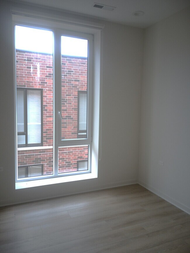 Building Photo - 3207 N Narragansett Ave