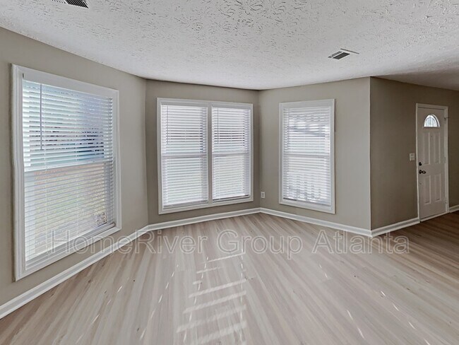 Building Photo - 411 River Point Dr