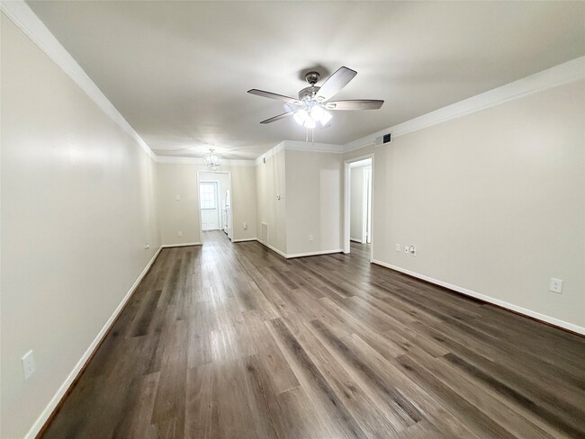 Building Photo - 500 Willow Dr