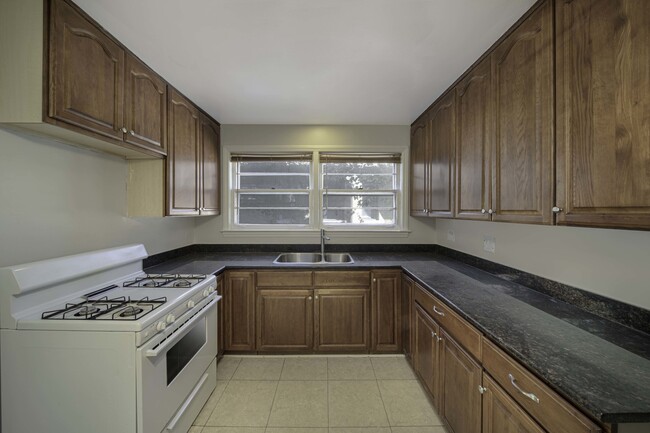 Building Photo - 8237 Kilpatrick Ave