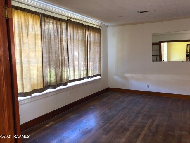 Foto del edificio - 505 St Camille St