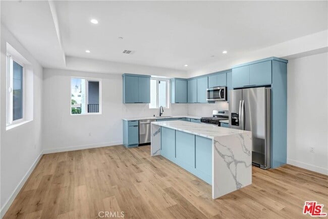 Building Photo - 4440 Turquoise St