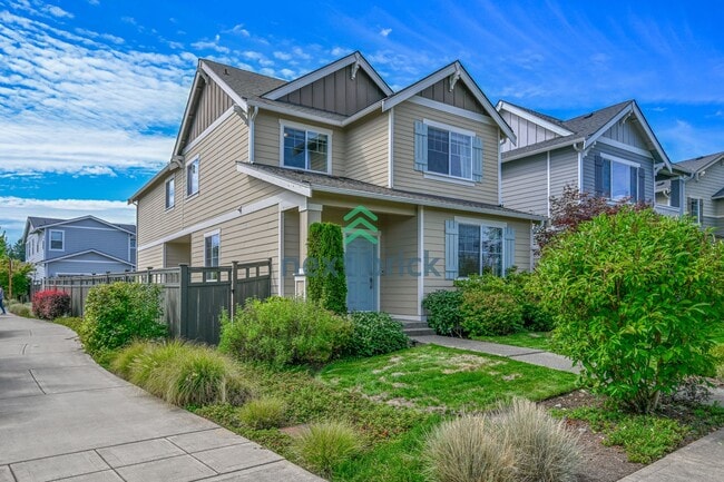 Building Photo - 4 BED & 2.5 BATH FOR RENT