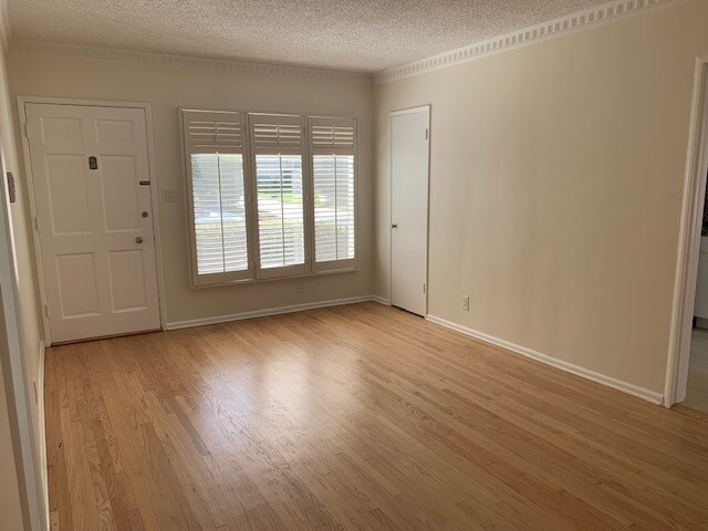 Livingroom - 140 N Arnaz Dr