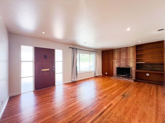 Foto del edificio - Tahoe Park Gem in Great Location!