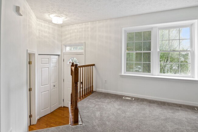 Foto del edificio - 302 Ridgecrest Ct