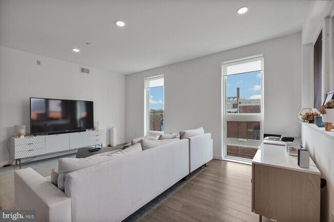 Building Photo - 1501 N 31st St