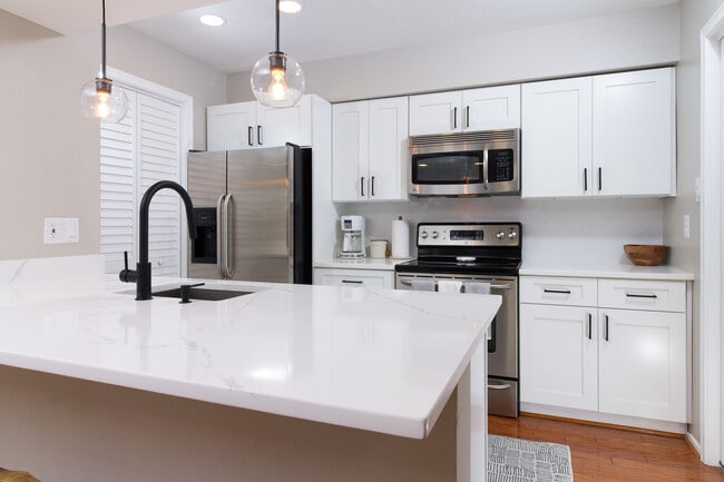 Foto del edificio - 3312 Wyndham Cir