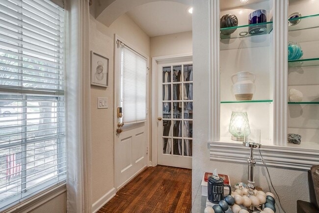 Foto del edificio - Classic 4 Bed, 2 Bath Home in the Heart of...