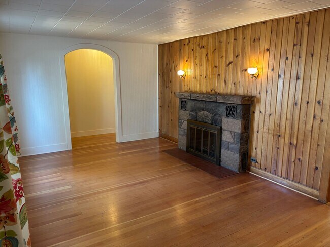 Foto del edificio - Updated 3 Bed Home with Large Backyard