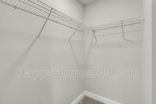 Building Photo - 523 Green Fern Dr