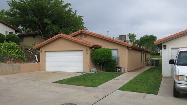 Building Photo - Beautiful 3 bed/2bath home located near park!
