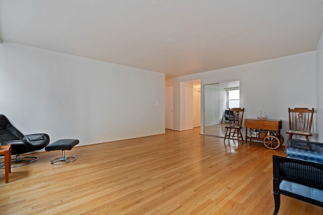 Building Photo - 1150 N Lake Shore Dr