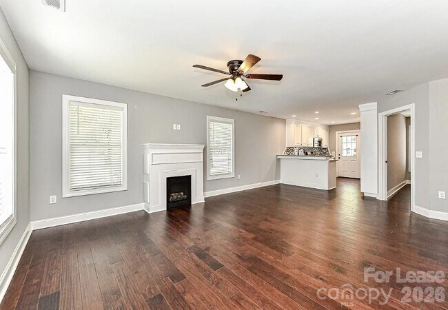 Foto del edificio - 704 N Main St