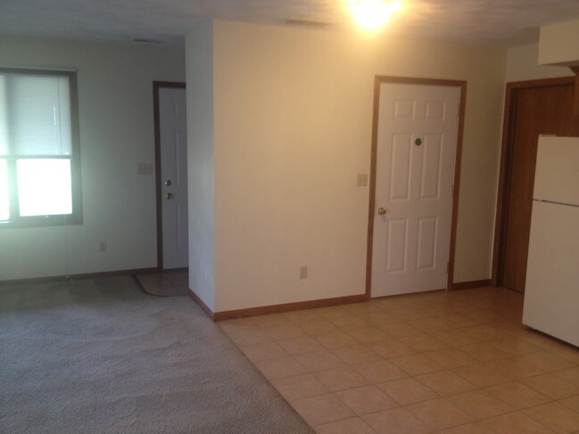 Building Photo - 603 N Pekin Ln