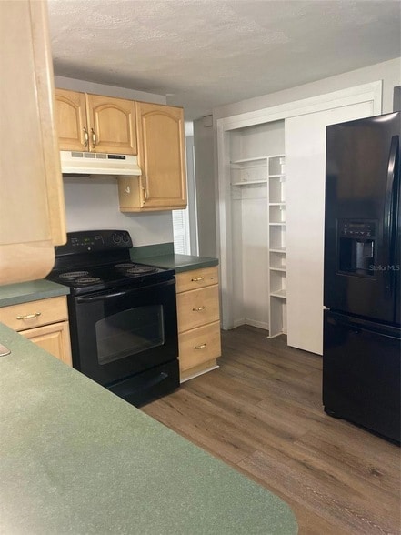 Foto del edificio - 3741 Kingsbury Dr