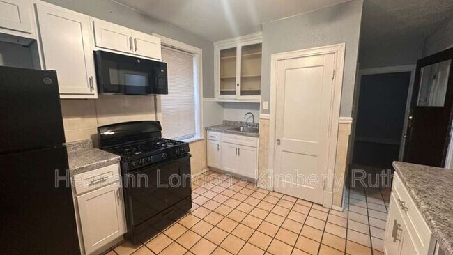 Foto del edificio - 5044 Pernod Ave