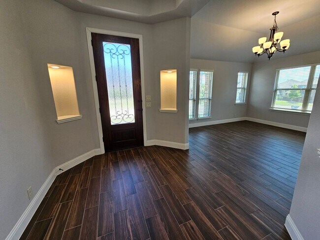 Building Photo - Absolutely Amazing property with all the b...