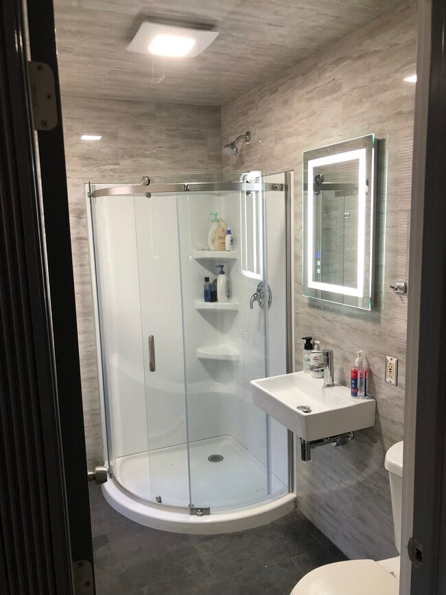 Foto del edificio - 136 Austin St