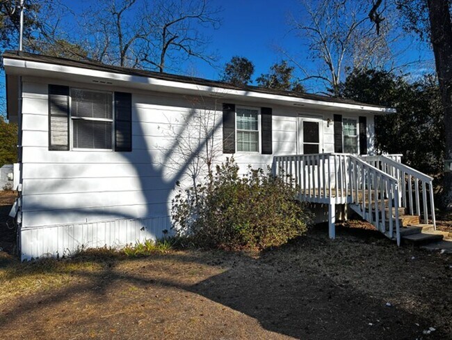Foto del edificio - Updated 2BR Home with Large Yard in Batesburg