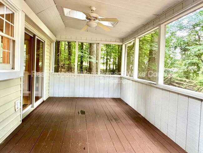 Photo - 106 Oak Spring Ct House