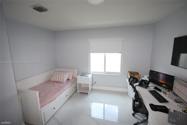 Building Photo - 3 br, 2.5 bath House - Chelsea at Ivanhoe