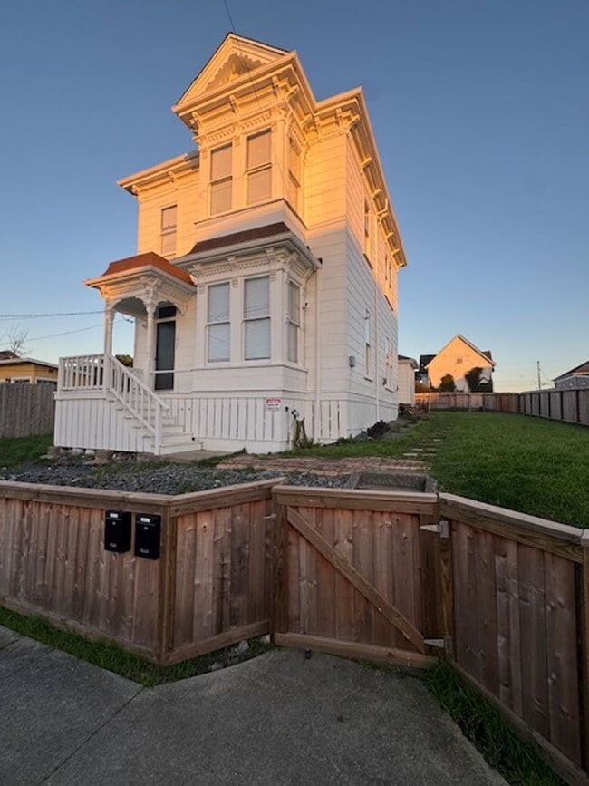 Foto del edificio - 1627 Pine St