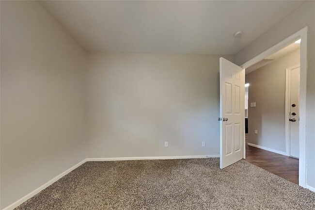 Building Photo - 2730 Longleaf Pines Ln