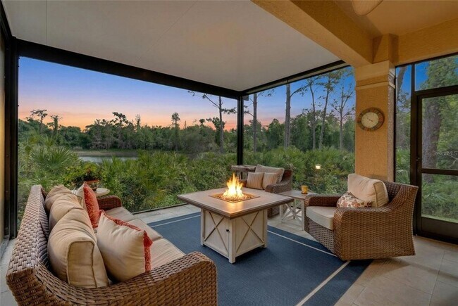 Foto del edificio - 8204 Villa Grande Ct