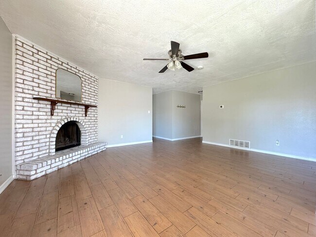 Foto del edificio - West El Paso 3 bed refrig A/C Home