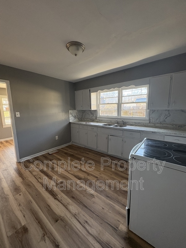 Foto del edificio - 808 Fairfax Ave