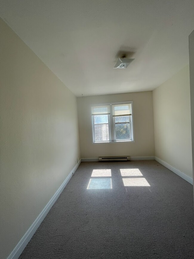 bedroom 2 - 109 N 3rd St