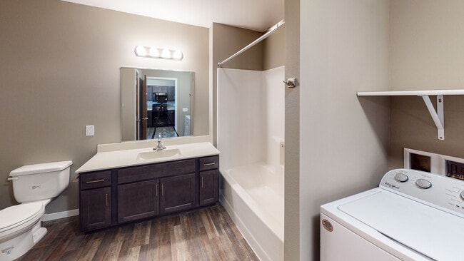 Bathroom - Pinnacle Point Apartments