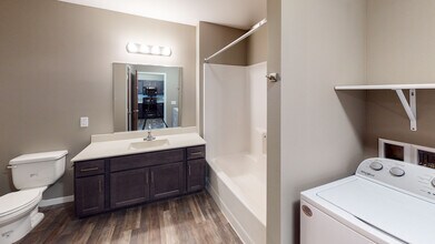 Bathroom - Pinnacle Point Apartments
