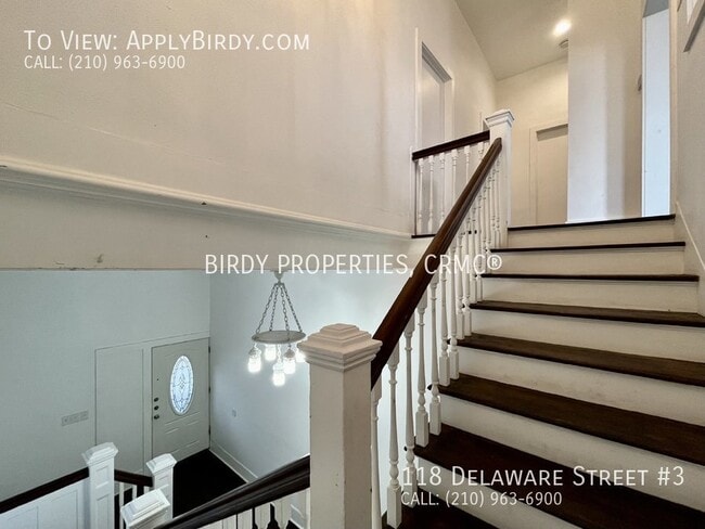 Building Photo - "Charming 3-Bedroom Townhouse with Hardwoo...