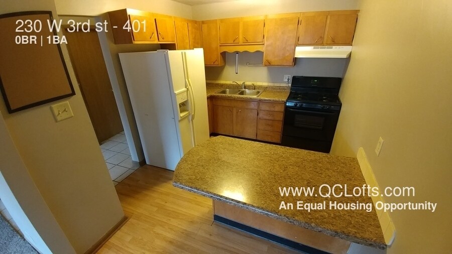 Foto principal - 230 W 3rd St
