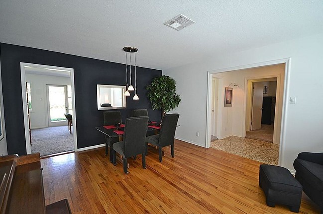 Building Photo - 5526 Burlinghall Dr