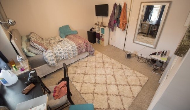 Interior Photo - 1822-1824 N Willington St