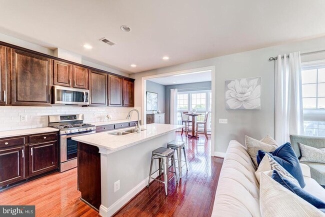 Foto del edificio - 20637 Erskine Terrace